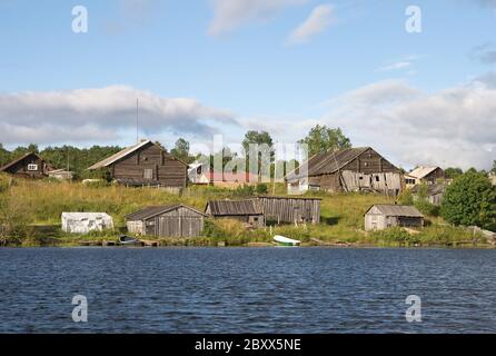 Altes Karelisches Dorf in Russland Stockfoto