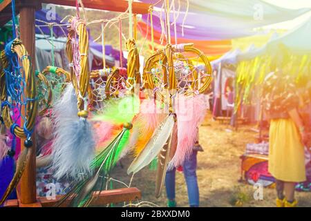 Traumfänger auf handgefertigten und handwerklichen Markt im Freien Stockfoto