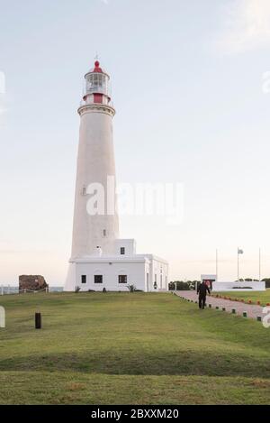 Leuchtturm von Cabo de Santa Maria, ein uruguayisches Wahrzeichen, das zum Nationalen Historischen Denkmal erklärt wurde, befindet sich in La Paloma, Rocha, Uruguay Stockfoto