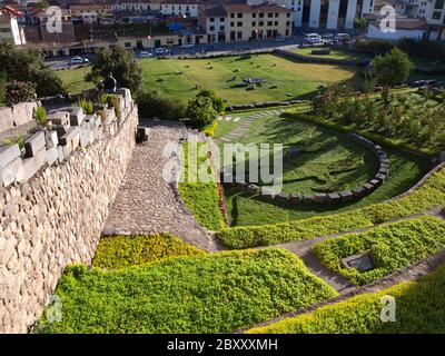 Gärten in der Kirche Santo Domingo und Coricancha Tempel, Cusco, Peru Stockfoto