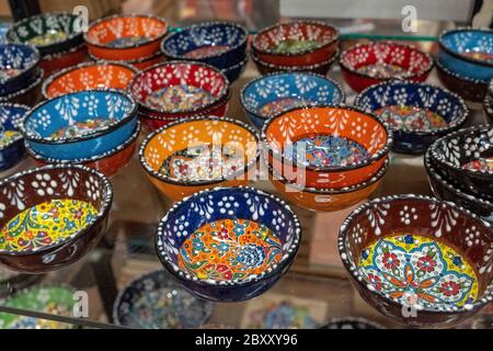 Keramik-Schalen zum Verkauf in Old Town Albuquerque, New Mexico Stockfoto