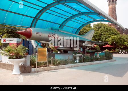 Ein sowjetischer MIG-21-Kampfjet, ausgestellt im Vietnam Military History Museum, Hanoi. Stockfoto