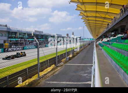 SEPANG, MALAYSIA - 8. APRIL: Jarno Trulli (Team Lotus) beim zweiten Training auf Formel 1 GP, 8. April 2011, Sepang, Malaysia Stockfoto