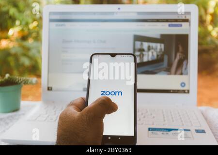 Brasilien. Juni 2020. In dieser Abbildung wird ein Zoom Video Communications-Logo auf einem Smartphone angezeigt. Kredit: Rafael Henrique/SOPA Images/ZUMA Wire/Alamy Live News Stockfoto