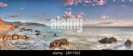 Malerisches Panorama eines Teils der wunderschönen tropischen Küste am Red Cliff Point von Cairns bis Port Douglas in Queensland, Australien. Stockfoto