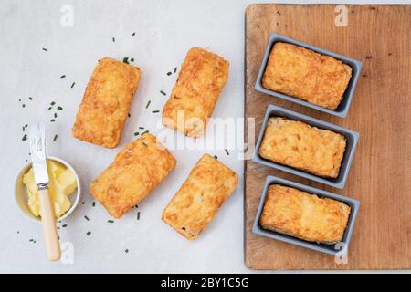 Hausgemachte Cheddar Käse Mini Loaf Scones Stockfoto