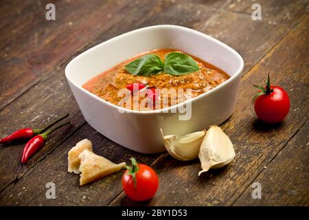 Sizilianischer Pesto mit Chili Stockfoto