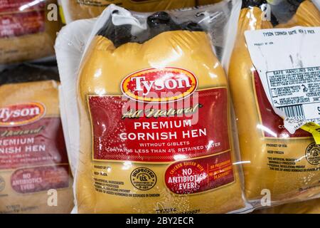 21. Mai 2020 Sunnyvale / CA / USA - Tyson Chicken Pakete zum Verkauf in einem Supermarkt; Tyson Foods, Inc., ein amerikanischer multinationaler Konzern, hat sein Stockfoto