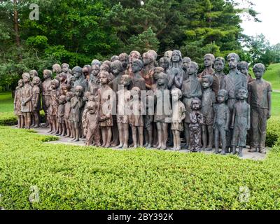 LIDICE, TSCHECHISCHE REPUBLIK - UM JUNI 2013: Das Denkmal für die Opfer des Kinderkriegs an der Stelle, wo das Dorf Lidice zerstört wurde, um im Juni 2013. Stockfoto