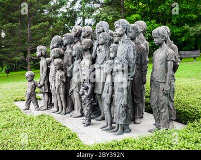 LIDICE, TSCHECHISCHE REPUBLIK - UM JUNI 2013: Das Denkmal für die Opfer des Kinderkriegs an der Stelle, wo das Dorf Lidice zerstört wurde, um im Juni 2013. Stockfoto