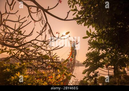 Der Drachenboottempel des Riesenbuddhas am Mekong in der Stadt SOP Ruak im goldenen Dreieck im Norden der Stadt Chiang Rai in N Stockfoto