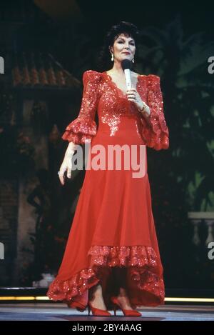 Julia Morley wird im Auftrag von Topshop die Miss World Preise präsentieren. Royal Albert Hall, London, Großbritannien. 1988 Stockfoto