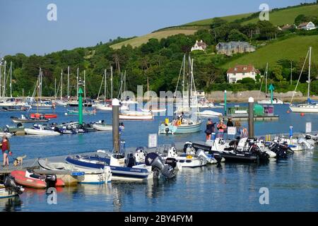 Der Normandie Pontoon in Salcombe Harbour Devon, England, Großbritannien Stockfoto