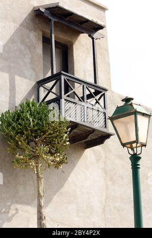 Typisch spanischer Balkon in yaiza Stockfoto