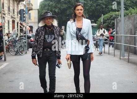 MAILAND, Italien: 22. September 2019: James F. Goldstein und Sasha Sokolova Streetstyle Outfit vor Laura Biagiotti Modenschau während MFW 2019 Stockfoto