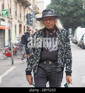 MAILAND, Italien: 22. September 2019: James F. Goldstein Street Style Outfit vor Laura Biagiotti Modenschau während der Mailänder Modewoche 2019 Stockfoto