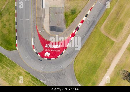 Adelaide Australien 18. November 2019 : Ansicht der jetzt stillliegenden Grand Prix Strecke mit Logo in Adelaide, Südaustralien Stockfoto