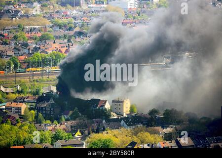 Verbrennung von WDI-Lagerraum in Hamm, 22.04.2019, Luftaufnahme, Deutschland, Nordrhein-Westfalen, Ruhrgebiet, Hamm Stockfoto