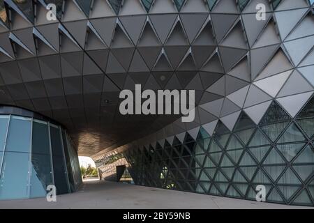 Adelaide South Australia 18. November 2019 : Rundgang durch die moderne Architektur des SAHMRI-Gebäudes, einer medizinischen Forschungseinrichtung in Adela Stockfoto