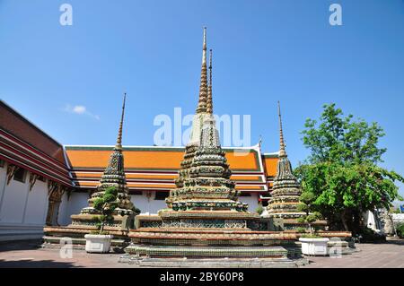 Stupas im Wat Pho, Tempel des Reclining Buddha in Bangkok, Thailand Stockfoto