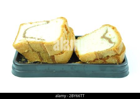 Einige Scheiben Biskuitkuchen mit Schokoladenstückchen Stockfoto