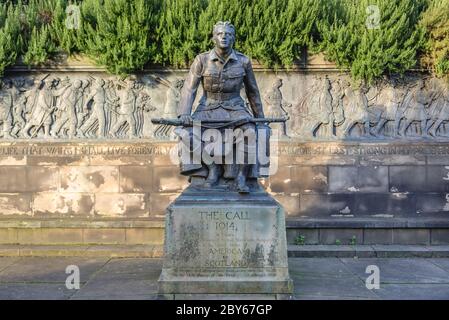 Scottish American Memorial in Princes Street Gardens öffentlicher Park in Edinburgh, der Hauptstadt Schottlands, Teil von Großbritannien Stockfoto