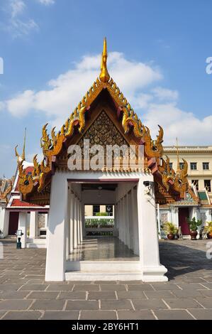 Tempeldach im traditionellen thailändischen Stil Stockfoto