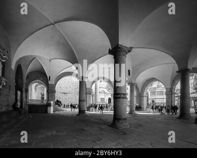 Piazza Vecchia in Bergamo, Italien, im Zentrum der Oberstadt gelegen Stockfoto