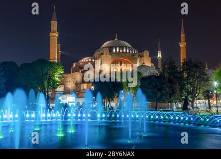 Istanbul, Türkei - die ehemalige griechisch-orthodoxe christliche Kathedrale, die in eine Moschee umgewandelt wurde und heute in ein Museum umgewandelt wurde, ist ein Hauptdenkmal Stockfoto