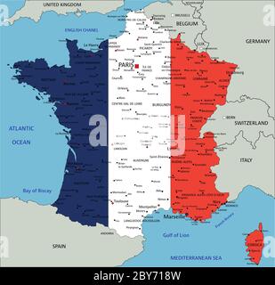 Frankreich sehr detaillierte politische Karte mit Nationalflagge isoliert auf weißem Hintergrund. Stock Vektor