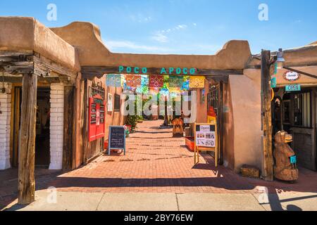 ALBUQUERQUE, NEW MEXICO - 29. JUNI 2019: Altstadt, Geschäfte und Restaurants in der Altstadt von Albuquerque. Stockfoto