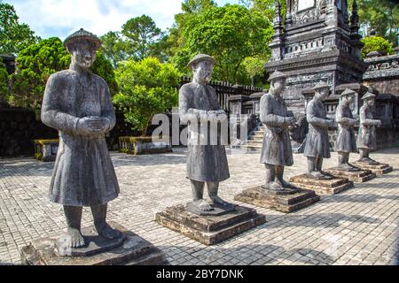 Grab von Khai Dinh mit Manadarin-Wachmann in Hue, Vietnam an einem Sommertag Stockfoto