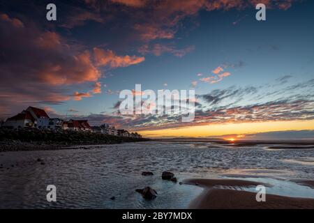 Plage de Wissant au coucher de Soleil, Frankreich, Hauts de France Stockfoto