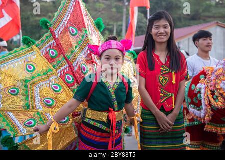 Schönheit junge Dame von Shan oder Tai Yai (ethnische Gruppe lebt in Teilen von Myanmar und Thailand) in Stammeskleidung auf Shan Neujahr Stockfoto