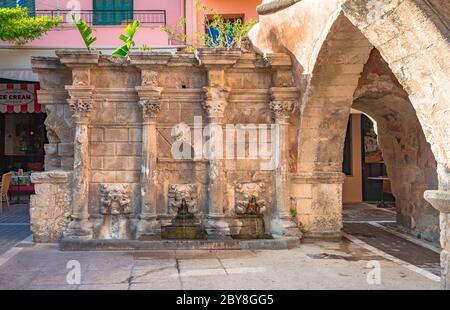 Die rimondi Brunnen im Zentrum der Altstadt von Rethymnon, Kreta, Griechenland Stockfoto