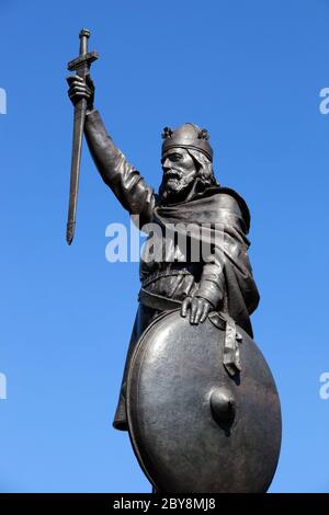 Statue von König Alfred von Wessex (sächsischer König, der von 871 bis 901 regierte), Winchester, Hampshire, England, Großbritannien Stockfoto