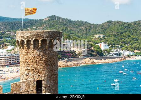 Blick auf Tossa de Mar Dorf von der alten Burg Spanien Stockfoto