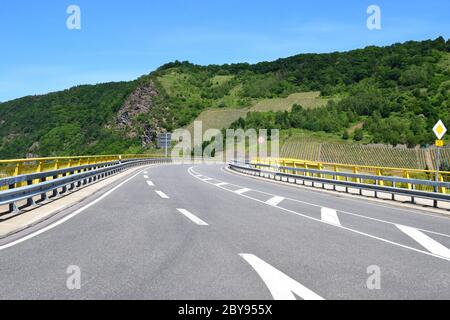 Brücke über die Mosel bei Koppelberg Stockfoto