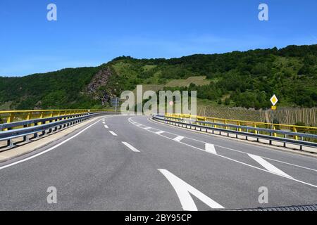 Brücke über die Mosel bei Koppelberg Stockfoto