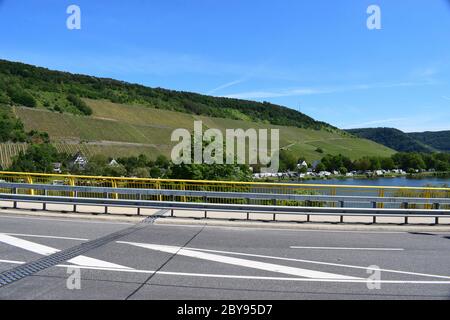 Brücke über die Mosel bei Koppelberg Stockfoto