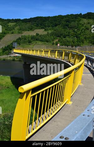 Brücke über die Mosel bei Koppelberg Stockfoto