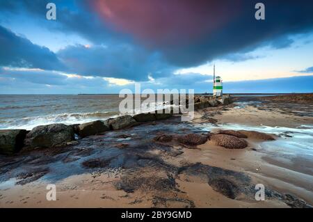 Leuchtturm auf der Nordsee bei Sonnenuntergang Stockfoto