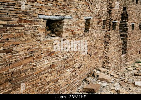 NM00612-00...NEW MEXICO - Steinmauer am Penasco Blanco in Chaco Kultur National Historic Park. Stockfoto