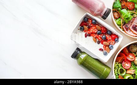 Weight Loss Frische Bio-Mahlzeit Lieferservice in gesunden Lebensmitteln nehmen Boxen. Stockfoto