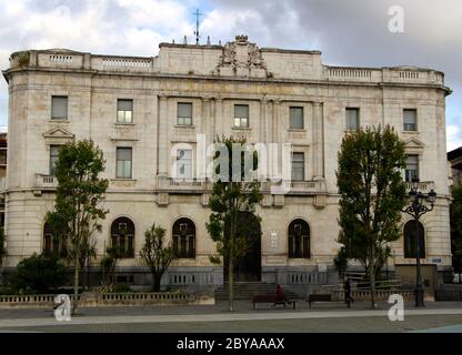 Bank of Spain Gebäude in der Plaza Alfonso XIII im Zentrum von Santander Spanien von den Architekten Eloy Martínez del Valle und José de Astiz Stockfoto