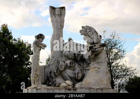 Stein geschnitzte Skulptur Denkmal für das Feuer in Santander 1941 und Rekonstruktion von Jose Cobo Santander Cantabria Spanien Stockfoto