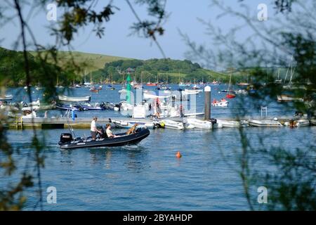 Der Normandie Pontoon in Salcombe Harbour, Devon, England, Vereinigtes Königreich an einem Sommertag. Stockfoto