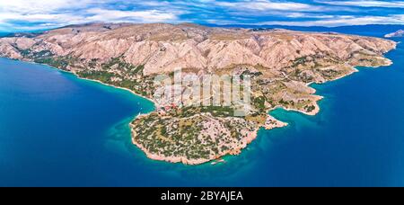 Stara Baska. Antenne Panoramablick von Stara Baska Dorf- und Steinwüste Landschaft der Insel Krk, Kvarner Bucht von Kroatien Stockfoto