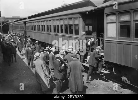 Amerikanische Rekruten gehen nach Camp Upton, einer US Army Installation, während des Ersten Weltkriegs, Yaphank, Long Island, New York, USA, Bain News Service, September 1917 Stockfoto