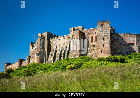 Bamburgh Castle aus dem Südwesten Stockfoto